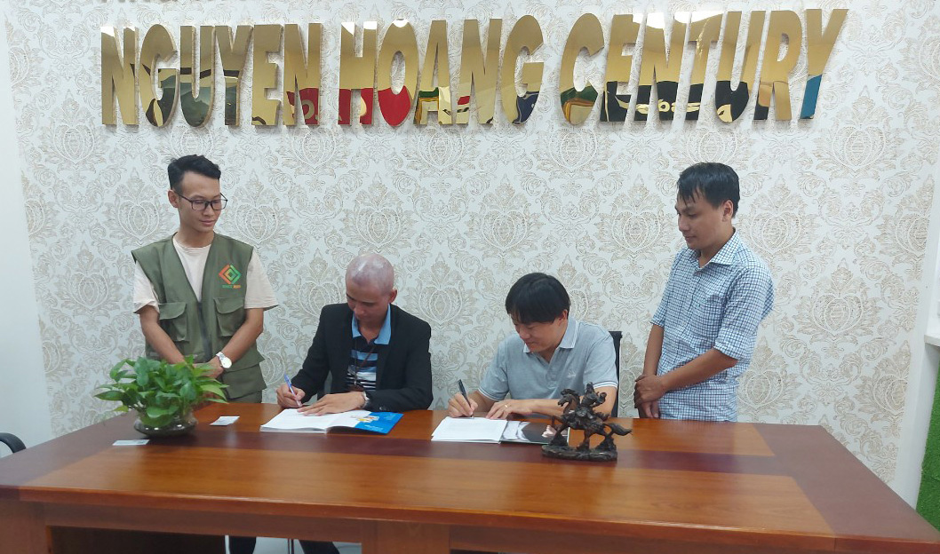 Nguyễn Hoàng Century và Opo ký kết hợp đồng hợp tác chiến lược.